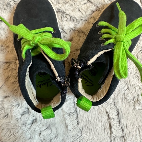 Clarks Boys Suede Boots side zip size 6 toddler - Picture 2 of 7
